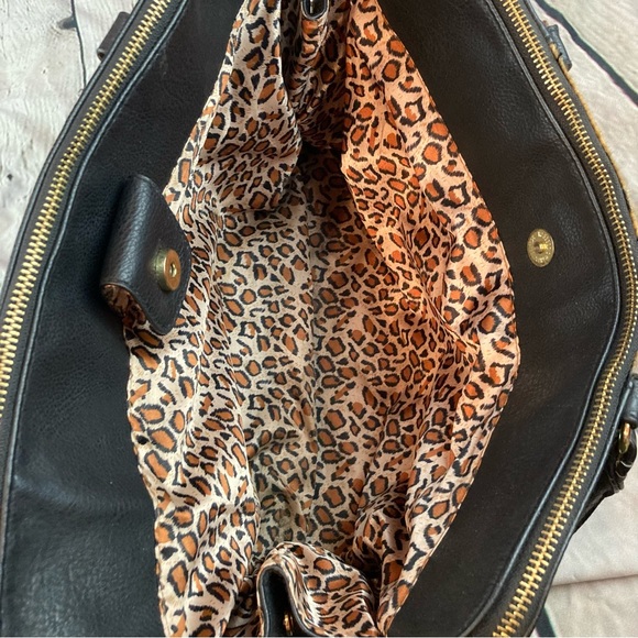 Cheetah Print Design Shoulder Bag with Locket - Picture 8 of 8